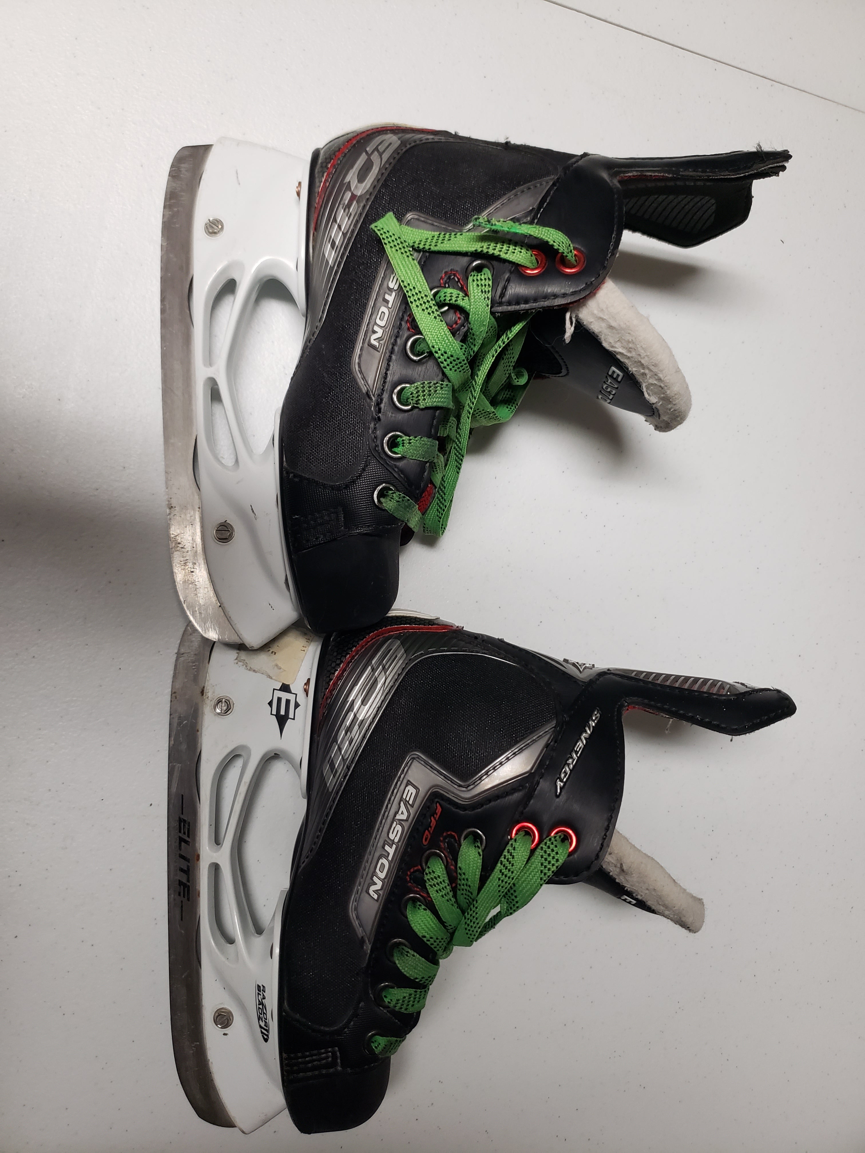 Easton Synergy SE16 White Hockey Skates- Senior