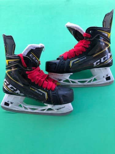 Used Senior CCM Super Tacks 9370 Hockey Skates (Extra Wide) - Size: 6.0
