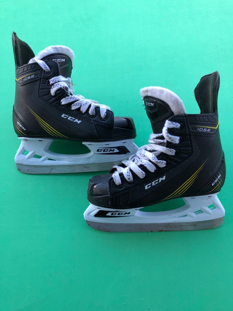 Used Junior CCM Tacks 1052 Hockey Skates (Regular) - Size: 1.0