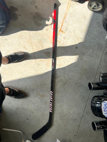 Senior Right Handed P92M Pro Stock Nexus Geo Hockey Stick