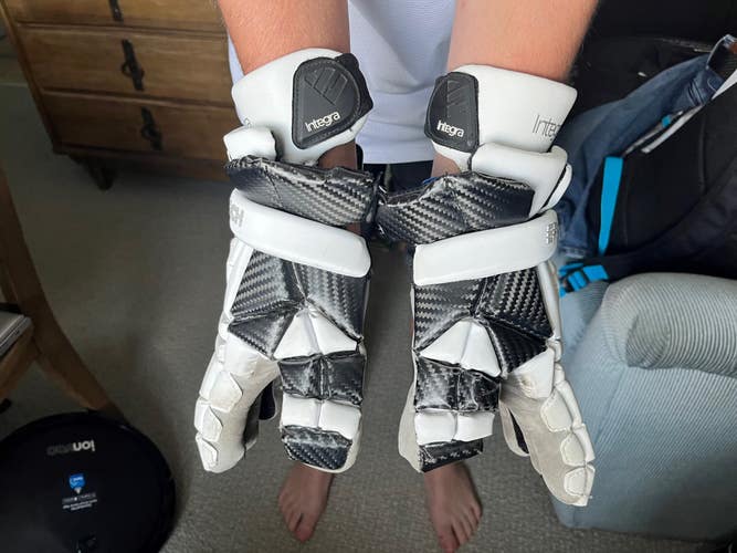 Used Player's Epoch Integra Lacrosse Gloves Medium