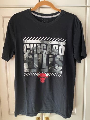 Chicago Bulls basketball NBA T Shirt Size M Mens Black Short Sleeve Crew Neck