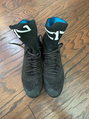 CN1 Highlights: Molded Cleats Mid Top Highlight