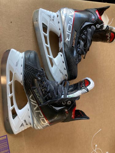 Junior Used Bauer Vapor 3X Hockey Skates 5.5