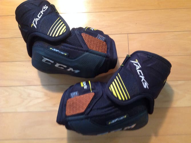 CCM Tacks 7092 Elbow Pads  SIZE LARGE LIKE NEW