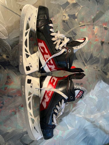 Used CCM Regular Width  Size 5.5 JetSpeed FT4 Hockey Skates