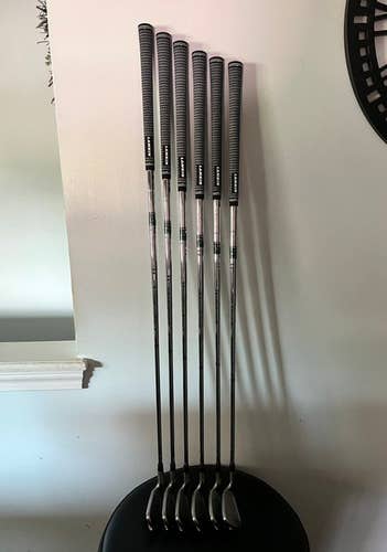 Used Men's TaylorMade Right Handed Rac HT Iron Set Regular Flex 6 Pieces Steel Shaft