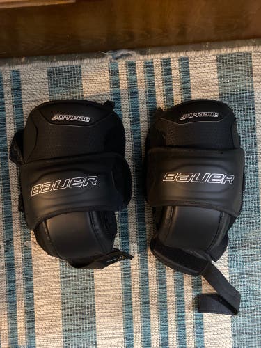 Bauer supreme knee guards