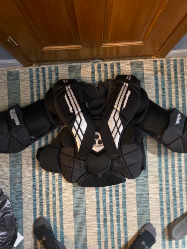 Vaughn velocity VE8 goalie chest
