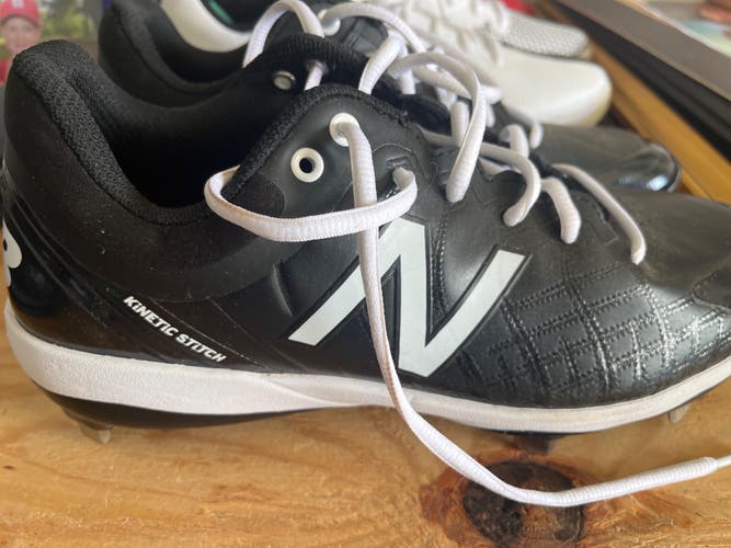 Size 10  Men’s New Balance 4040 Baseball Cleats Metal