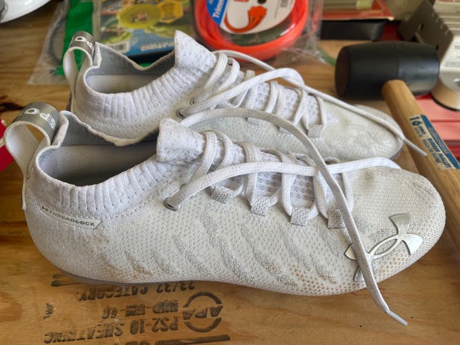 Used Molded Cleats Low Top Threadlock