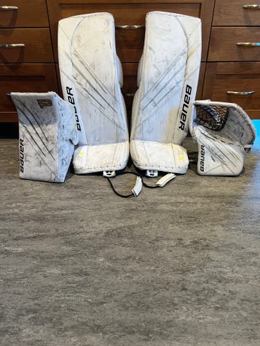 Used 31" Regular Bauer Vapor 3x Goalie pads