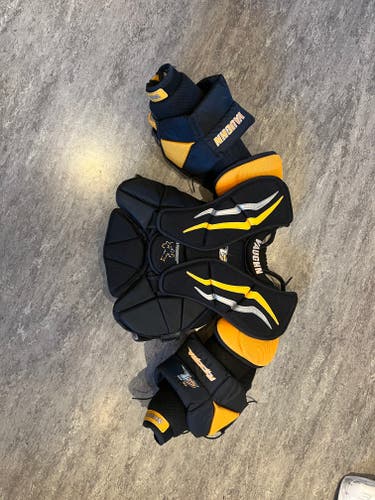 Used Large Vaughn Velocity V7 Goalie Chest Protector