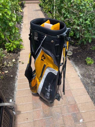 walter Hagen golf stand bag with double shoulder strap