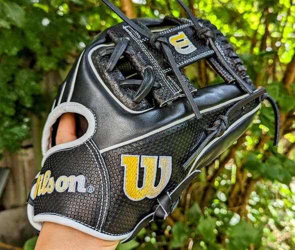 New 2023 Wilson A2000 SC1786 Spin Control Baseball Infield Glove 11.5"