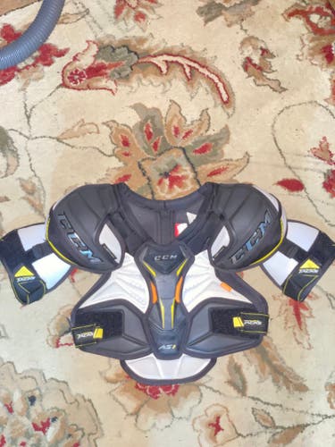 Junior Used Medium CCM Super Tacks AS1 Shoulder Pads