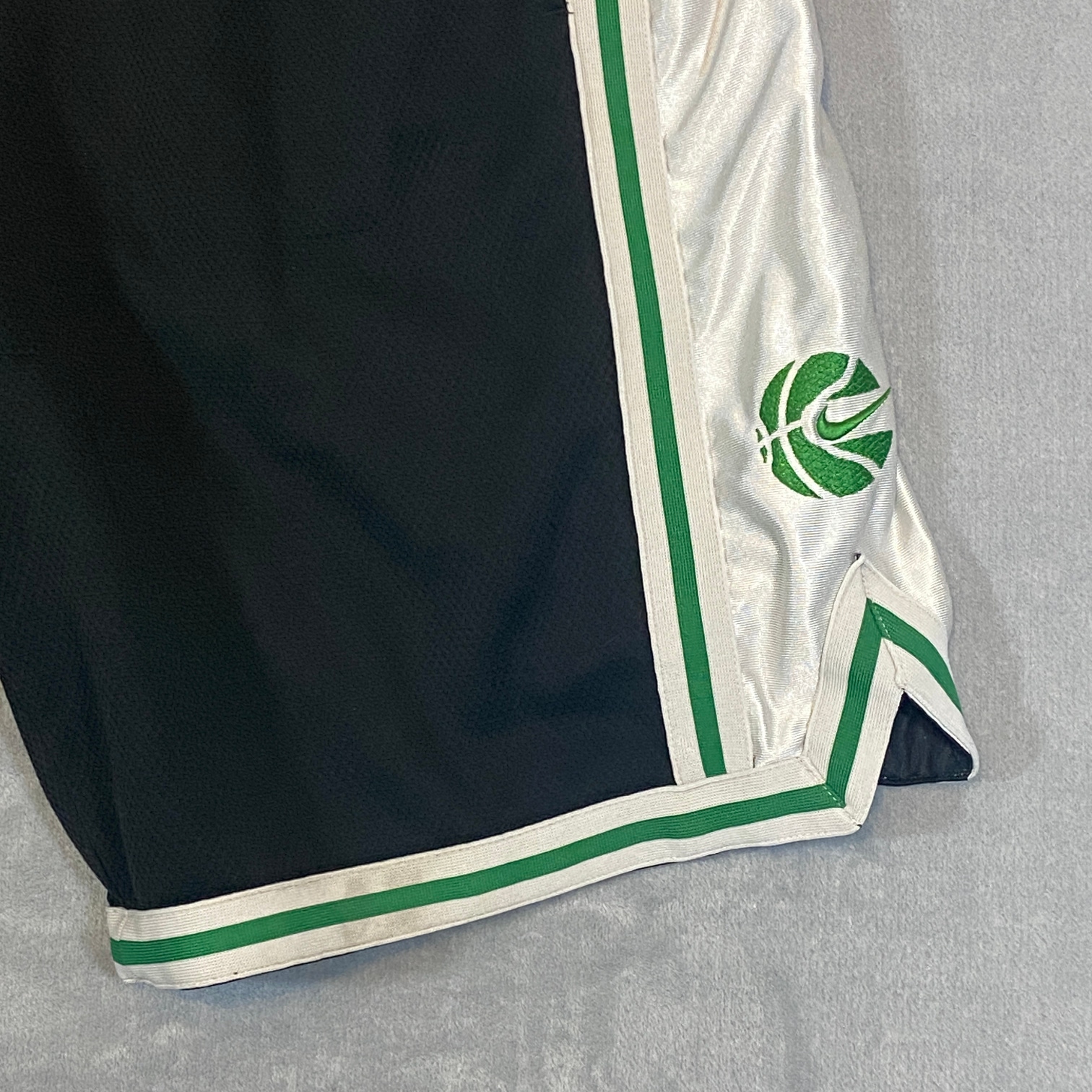 Vintage NIKE Basketball Shorts Mens Large Celtics Colors Drawstring Elastic Logo