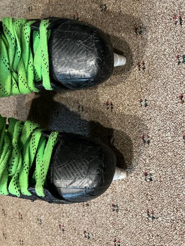 Junior Bauer Size 5.5 Supreme 3S Pro Hockey Skates