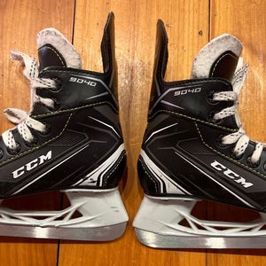 Youth CCM Size 10 Tacks 9040 Hockey Skates