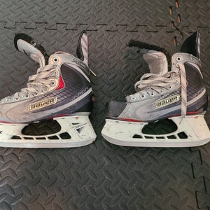 Junior Used Bauer Vapor X:20 Hockey Skates Regular Width Size 4