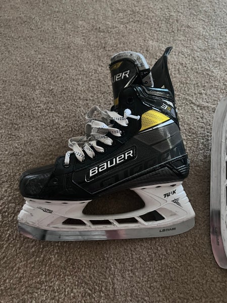 Junior Bauer Size 6 Supreme 3S Pro Hockey Skates