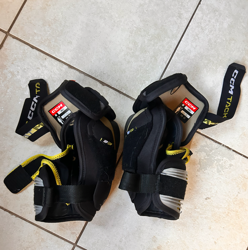 Used Small CCM Tacks AS-V Elbow Pads