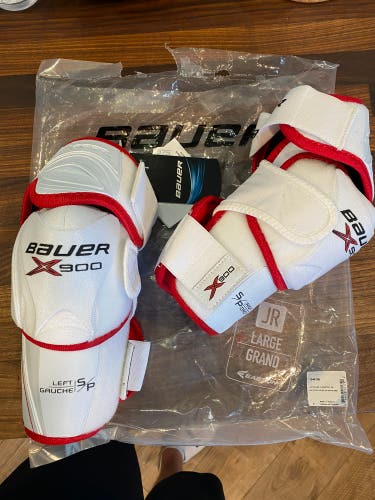 New Bauer Vapor X 900 elbow pads