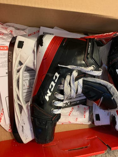 CCM FT4 Pro Hockey Skates Size 4.5