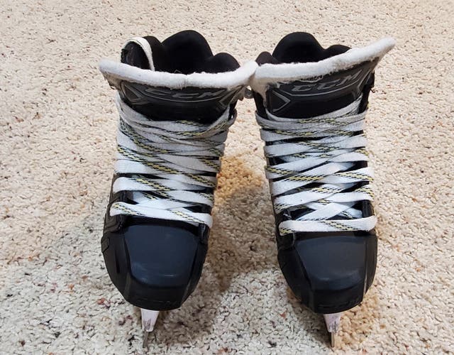 Junior Used CCM Super Tacks 9370 Hockey Goalie Skates Size 2.5