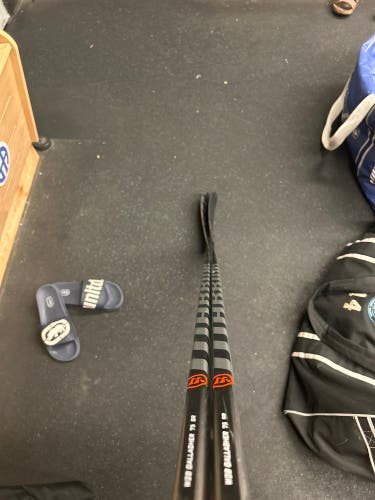 Senior Left Hand W28 Covert QRE10 Hockey Stick
