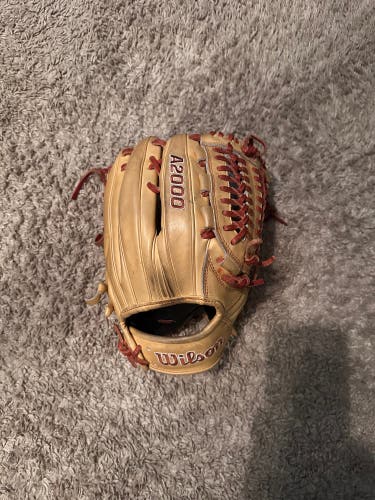 Used Right Hand Throw 11.75" A2000 Baseball Glove