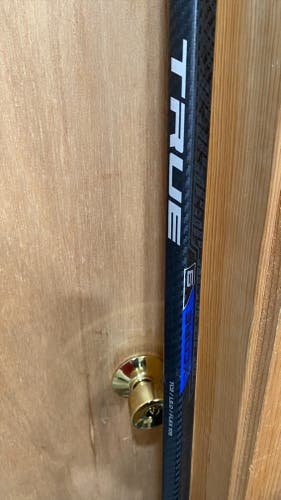 New Senior True Right Handed Xcore 9 Hockey Stick TC2