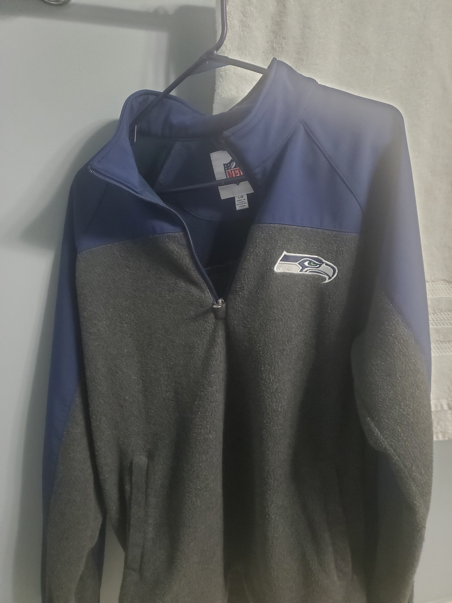 Men's Large Seattle Seahawks Embroidered Fleece Jacket