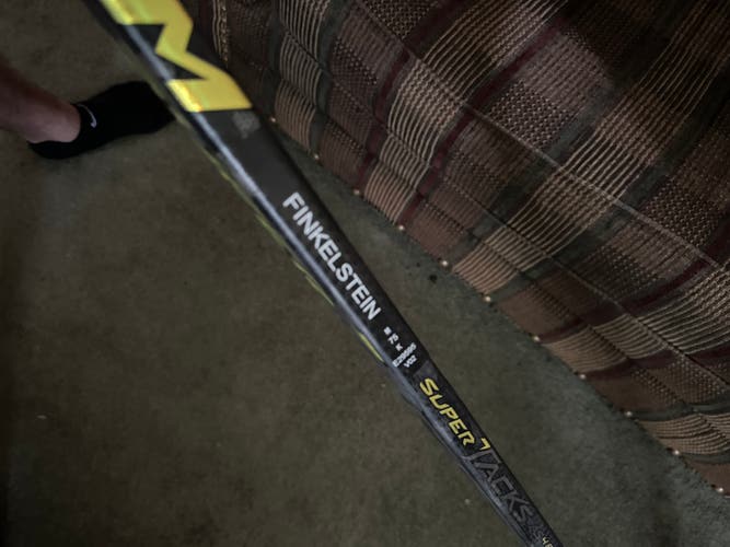 Senior Right Handed P29 Pro Stock Super Tacks AS4 Pro Hockey Stick