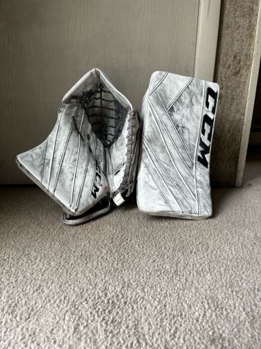 Used Regular CCM EFLEX 5.9 Glove and Blocker set