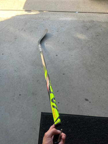 Senior Right Handed P28  Vapor X2.7 Hockey Stick