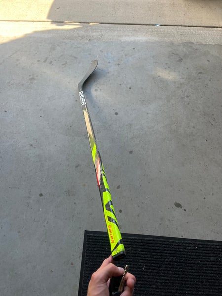 Senior Right Handed P28 Vapor X2.7 Hockey Stick