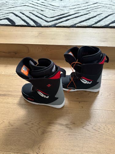 Unisex Used Size 6.0 (Women's 7.0) Thirty Two Snowboard Boots All Mountain