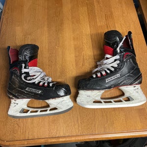 Used Bauer Regular Width   Size 4 Vapor X Shift Pro Hockey Skates