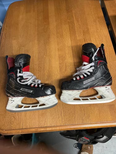 Used Bauer Regular Width   Size 4 Vapor X Shift Pro Hockey Skates