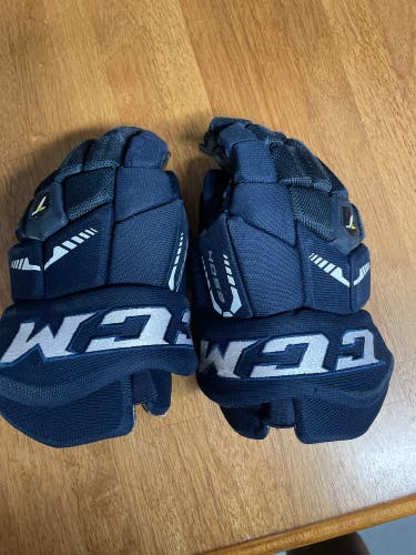used CCM youth Ultra Tacks Gloves