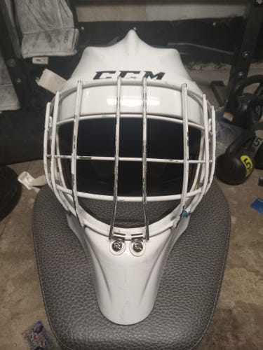 Senior Used CCM 9000 Goalie Mask medium