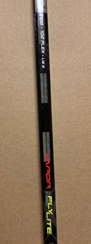 Senior Right Handed P28 Vapor FlyLite Hockey Stick