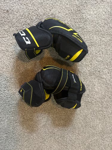 Used Large CCM  Tacks 9040 Elbow Pads