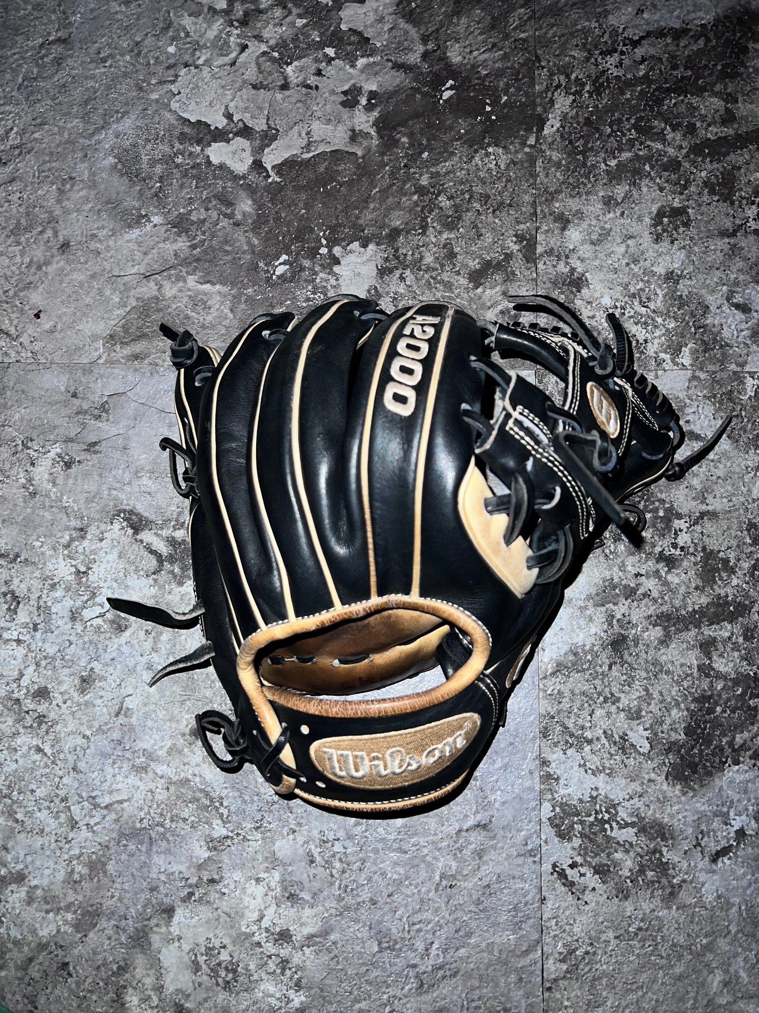 Wilson A2000 Exclusive Edition 1786 11.5 Baseball Glove H Web Beige/Black  11.5 Right Hand