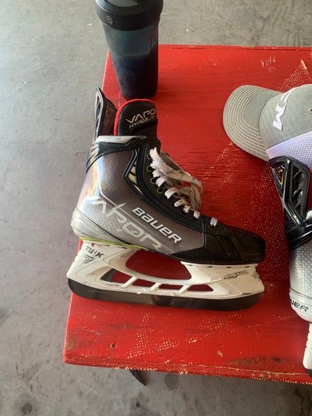 Senior Used Bauer Vapor Hyperlite Hockey Skates Size 7