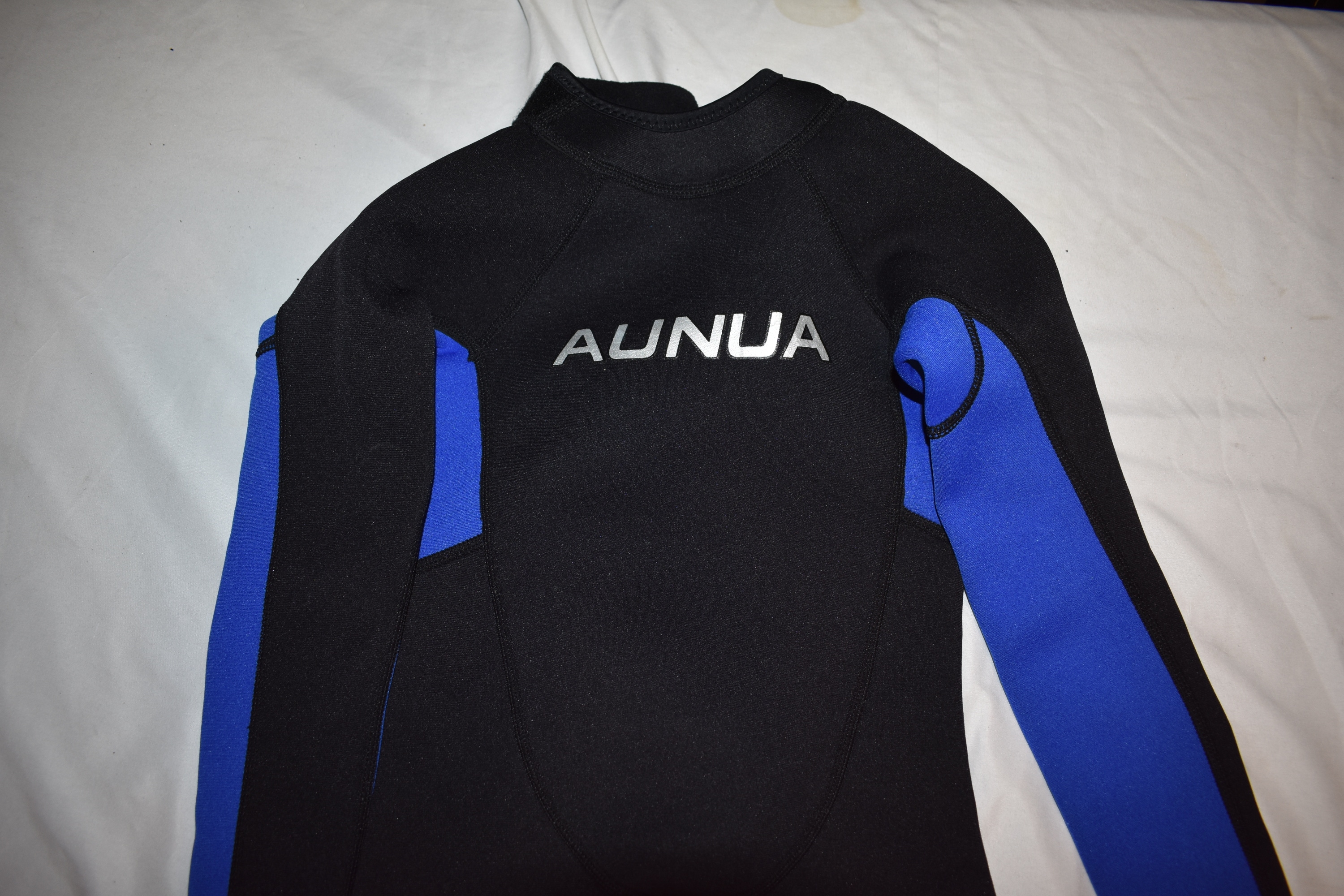 Auna Full Wetsuit, Black/Blue, Size 8 - Great Condition!