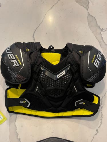 New Medium Bauer Supreme 3S Pro Shoulder Pads