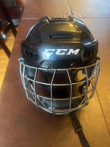 Black CCM FL500 S/M adult helmet