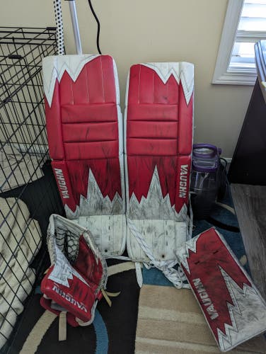33" Vaughn Regular V9 Pro Carbon Pads with Ventus SLR2 Gloves Iceberg Boston University